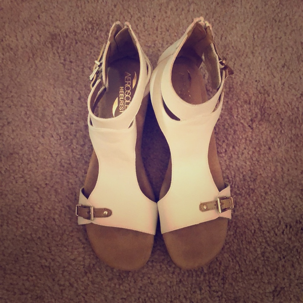 Barely worn faux leather sandals 👡